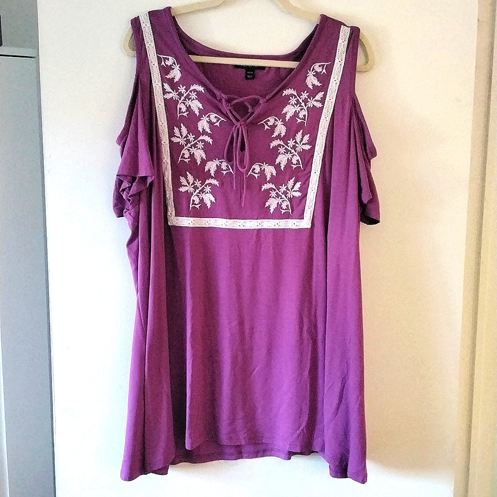 Cold-Shoulder Swing Tee With Embroidery, Lane Bryant, NWT, Size 22/24